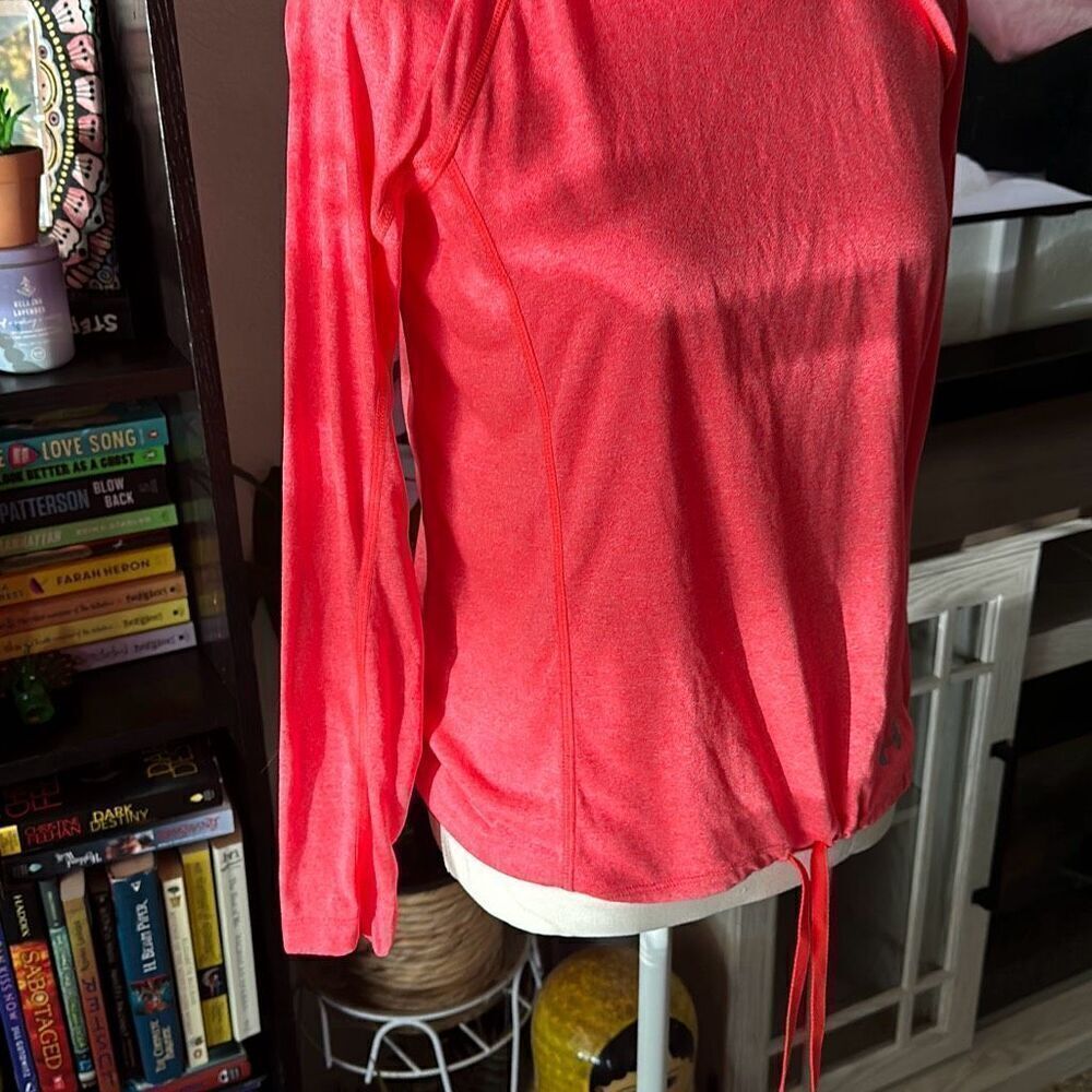 Underarmour Size XS Bright Pink athletic hoodie - Picture 3 of 6